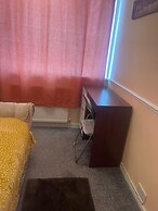 Cozy Basildon Retreat With 3 Bedrooms Free Parking