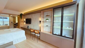 Setai Yacht S4- By Almare Flats