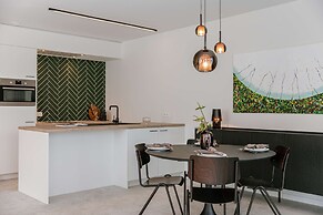 Cozy Ground-floor Apartment With Terrace Modern Amenities and Beachsid