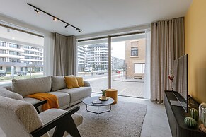 Cozy Ground-floor Apartment With Terrace Modern Amenities and Beachsid