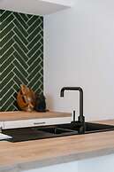 Cozy Ground-floor Apartment With Terrace Modern Amenities and Beachsid