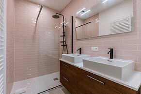 Cozy Ground-floor Apartment With Terrace Modern Amenities and Beachsid