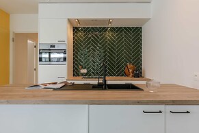 Cozy Ground-floor Apartment With Terrace Modern Amenities and Beachsid