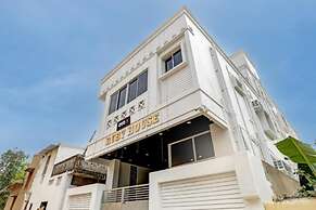 Goroomgo Ruby House Puri