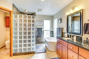 Deck, Putting Green & Views: Albuquerque Oasis