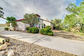 Deck, Putting Green & Views: Albuquerque Oasis