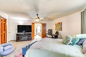 Deck, Putting Green & Views: Albuquerque Oasis