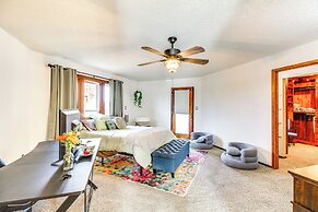 Deck, Putting Green & Views: Albuquerque Oasis