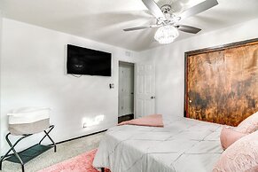 Deck, Putting Green & Views: Albuquerque Oasis