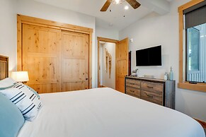 Modern Elk Creek Condo w/ Hot Tub & Heated Floors