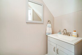 Bright Brigantine Townhome: Steps to Beach Access!