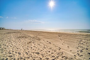 Bright Brigantine Townhome: Steps to Beach Access!