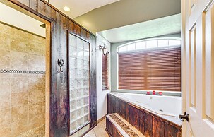 Spacious Micanopy Farmhouse w/ Luxurious Pool!