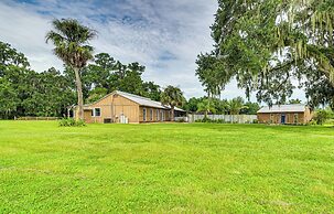 Spacious Micanopy Farmhouse w/ Luxurious Pool!