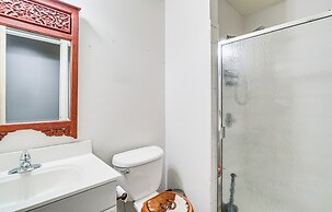 Spacious Micanopy Farmhouse w/ Luxurious Pool!