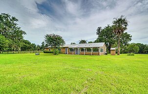 Spacious Micanopy Farmhouse w/ Luxurious Pool!