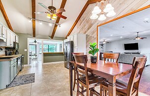 Spacious Micanopy Farmhouse w/ Luxurious Pool!