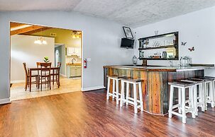 Spacious Micanopy Farmhouse w/ Luxurious Pool!