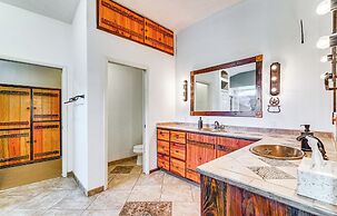 Spacious Micanopy Farmhouse w/ Luxurious Pool!