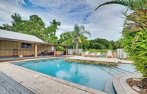 Spacious Micanopy Farmhouse w/ Luxurious Pool!