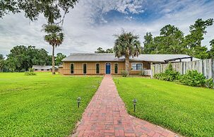 Spacious Micanopy Farmhouse w/ Luxurious Pool!