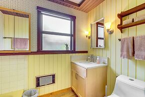 Waterfront Kingston Getaway: Beach Access On-site!