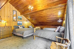 Waterfront Kingston Getaway: Beach Access On-site!