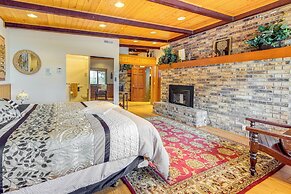 Waterfront Kingston Getaway: Beach Access On-site!