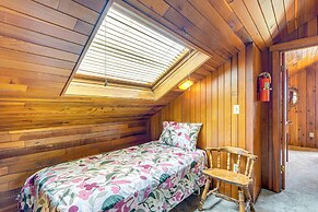 Waterfront Kingston Getaway: Beach Access On-site!