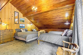 Waterfront Kingston Getaway: Beach Access On-site!