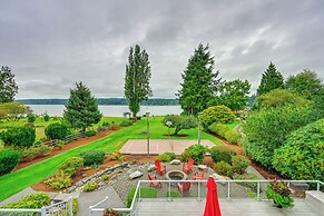 Waterfront Kingston Getaway: Beach Access On-site!