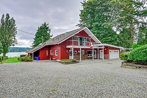 Waterfront Kingston Getaway: Beach Access On-site!