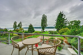 Waterfront Kingston Getaway: Beach Access On-site!