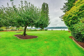 Waterfront Kingston Getaway: Beach Access On-site!