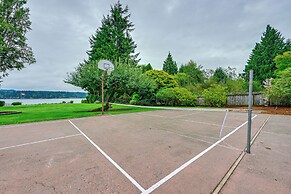 Waterfront Kingston Getaway: Beach Access On-site!