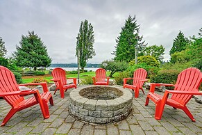 Waterfront Kingston Getaway: Beach Access On-site!