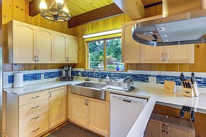 Waterfront Kingston Getaway: Beach Access On-site!