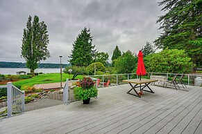 Waterfront Kingston Getaway: Beach Access On-site!