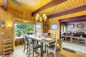 Waterfront Kingston Getaway: Beach Access On-site!