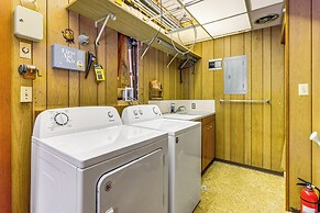 Waterfront Kingston Getaway: Beach Access On-site!