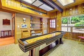 Waterfront Kingston Getaway: Beach Access On-site!