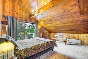 Waterfront Kingston Getaway: Beach Access On-site!