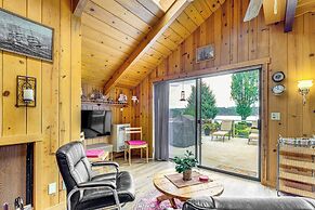Waterfront Kingston Getaway: Beach Access On-site!