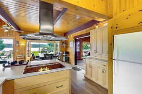 Waterfront Kingston Getaway: Beach Access On-site!