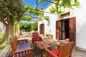 4024 Casina Litta by Barbarhouse