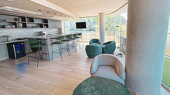 Setai Yacht Premium - By Almare Flats