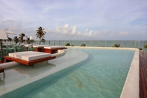 Setai Yacht Premium - By Almare Flats