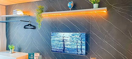 Setai Yacht Premium - By Almare Flats