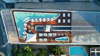 Setai Yacht Premium - By Almare Flats