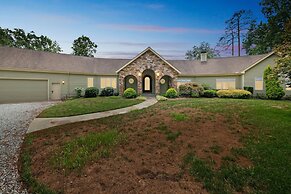 Hidden Waterfront Luxury Oasis With 9-acre Pond 5 Bedroom Home by RedA
